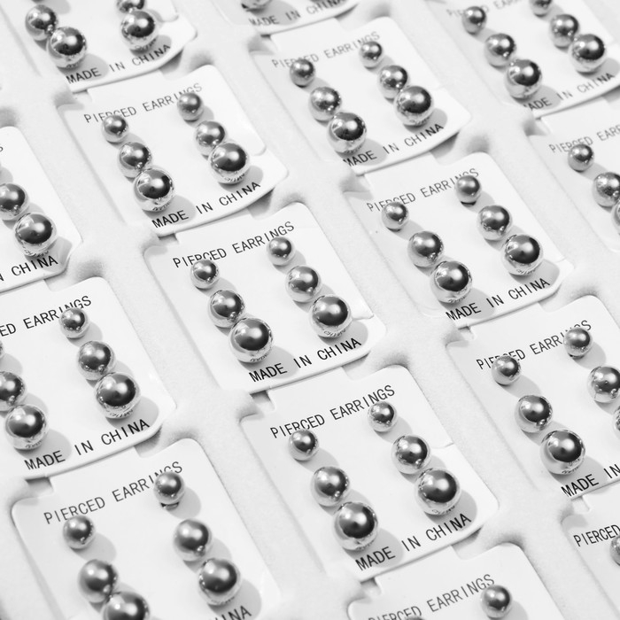 Пусеты в коробке 108 пар &laquo;Ассорти&raquo; бусины №3, 4, 5, цвет серебро