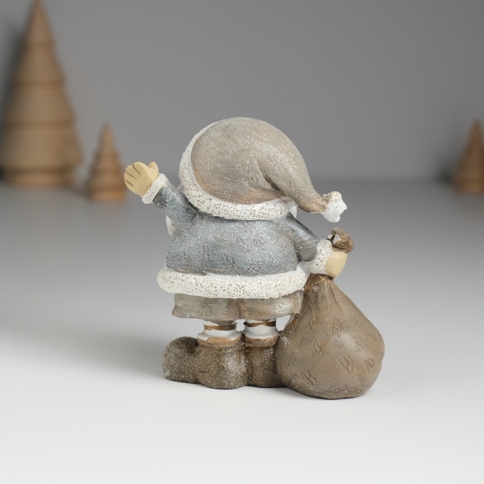 Сувенир полистоун "Дед Мороз в серой шубе в очках, с мешком подарков" МИКС 5,5х6х9 см