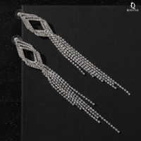 Серьги висячие со стразами &laquo;Голливуд&raquo; ромбы с нитями, цвет белый в серебре, 13,5 см