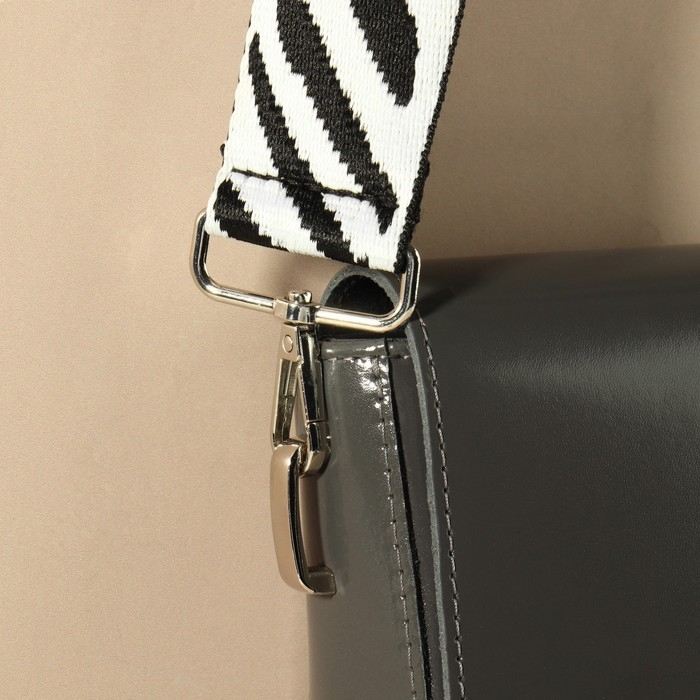 Ручка для сумки &laquo;Орнамент зебра&raquo;, стропа, с карабинами, 139 &plusmn; 3 &times; 3,8 см, цвет чёрно-белый