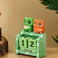 Календарь настольный &laquo;Пара совят&raquo;, 7.5&times;4&times;10 см, дерево, зелёный, оранжевый