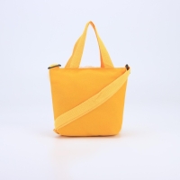 Сумка детская для девочки с игрушкой на молнии, цвет жёлтый