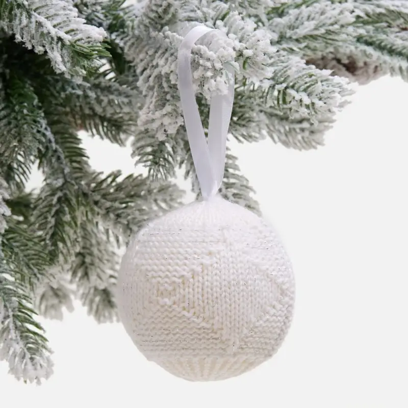 Вязаный шарик &laquo;Зимний шарм&raquo;