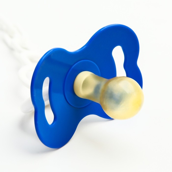 Соска - пустышка латексная классическая &laquo;Маленький джентльмен&raquo;, от 0 мес., с держателем, цвет синий