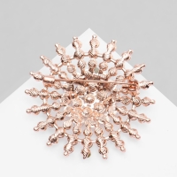 Брошь &laquo;Жемчужное сияние&raquo;, цвет белый в розовом золоте