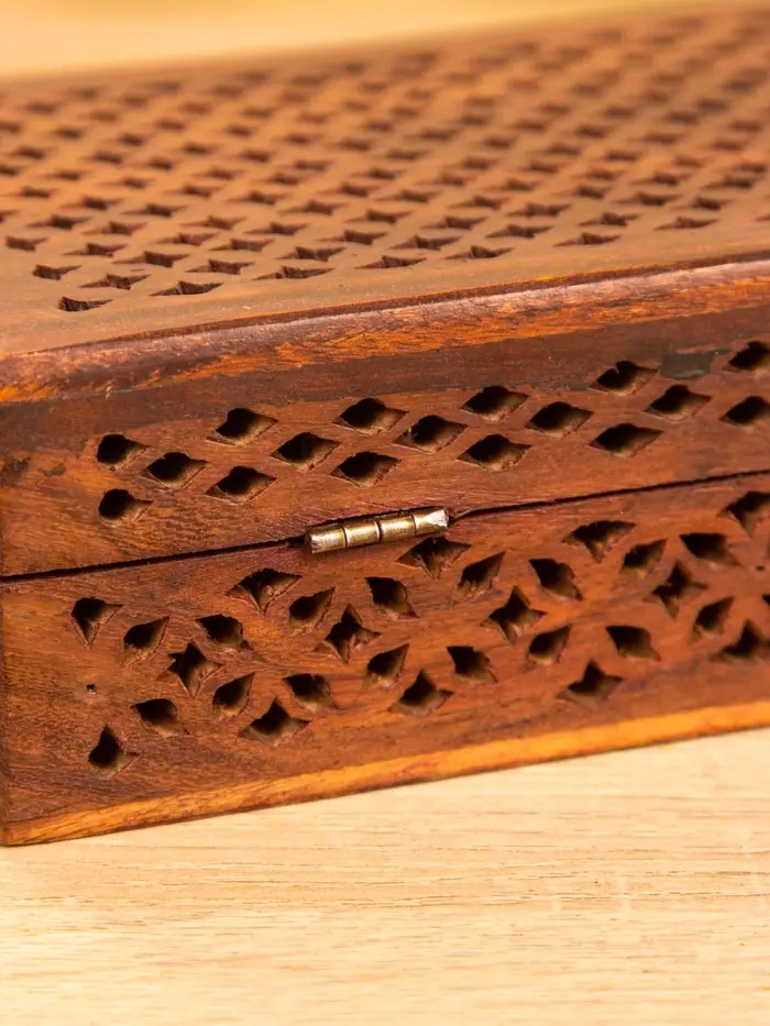 Шкатулка резная "Холи" 18х13х6 см, дерево шишам