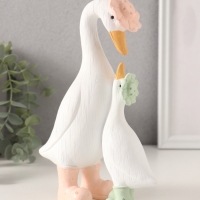 Сувенир полистоун "Утка с малышом в резиновых сапогах" 16х6,5х21 см Сувенир полистоун "Утка с малышом в резиновых сапогах" 16х6,5х21 см