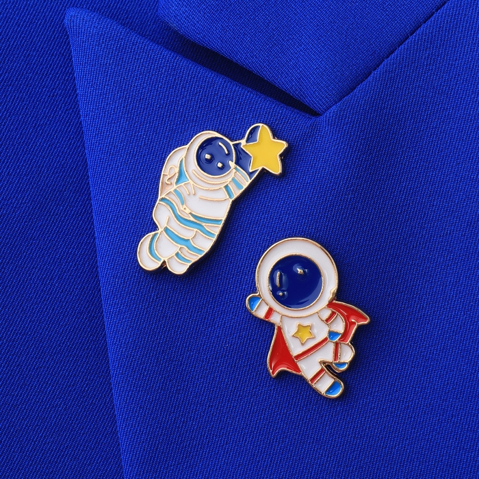 Набор значков (2 шт.) &laquo;Космонавты&raquo; супер-герои, цветной в золоте