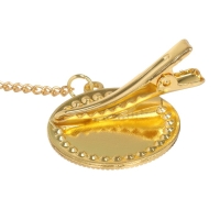 Соска - пустышка силиконовая ортодонтическая &laquo;Я тут главный&raquo;, от 6 мес., с колпачком + держатель - цепочка, цвет черный/золото, стразы