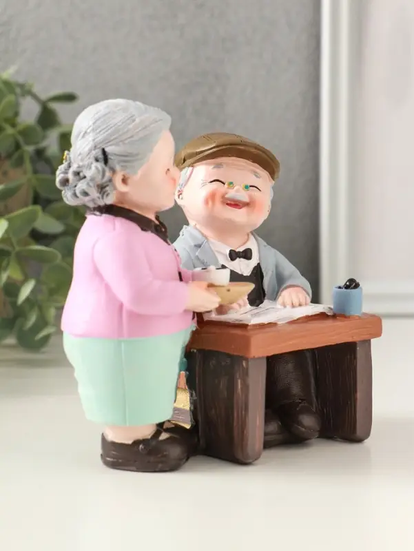 Сувенир полистоун "Дедуля с бабулей - семейные будни" 13х8,5х12 см