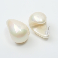 Серьги пластик «Капля» гладкие мах, цвет белый Серьги пластик «Капля» гладкие мах, цвет белый