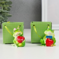Сувенир полистоун "Влюбленная лягушка" МИКС 3х4,3х4,5 см