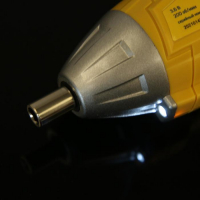 Отвертка ТУНДРА, двухпозиционная рукоятка, подсветка, Li-ion 1300 mAh, 200 об/мин, 3.5 Н*м Отвертка ТУНДРА, двухпозиционная рукоятка, подсветка, Li-ion 1300 mAh, 200 об/мин, 3.5 Н*м