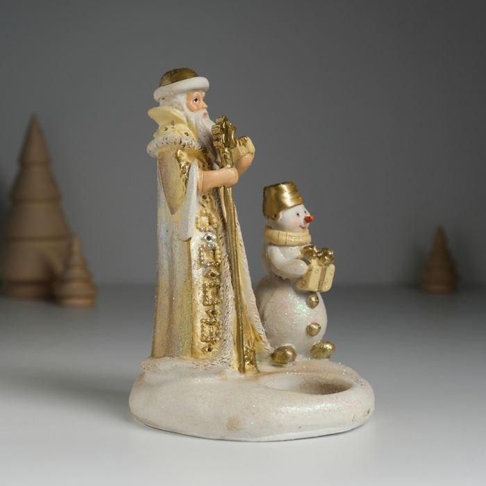 Подсвечник полистоун Подсвечник полистоун "Дед Мороз в коричневой шубе со снеговиком" d=3?5 см 10,3х9,8х14 см