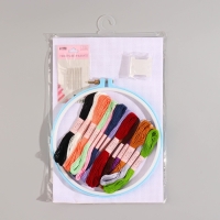 Набор для вышивания крестиком: канва без рисунка 30 &times; 20 см, нитки 20 шт, пяльцы d = 18 см, иглы 6 шт, шпульки 10 шт, цвет МИКС