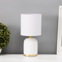 Настольная лампа "Рионфо" Е14 40вт белый 13х13х26 см Настольная лампа "Рионфо" Е14 40вт белый 13х13х26 см