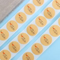 Наклейки крафт  в рулоне "Handmade",500 шт,2,5 х 2,5 см