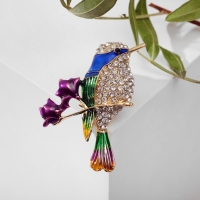 Брошь &laquo;Птичка&raquo; малышка на ветке, цветная в золоте