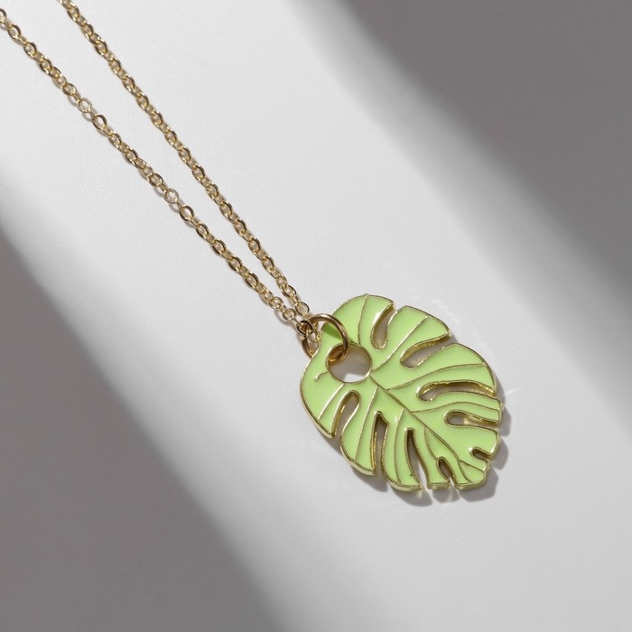 Кулон &laquo;Прелесть&raquo; лист монстера, цвет салатовый в золоте, 40 см