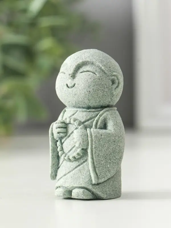 Сувенир песчаник "Маленький монах с чётками" 3х4,2х6,7 см