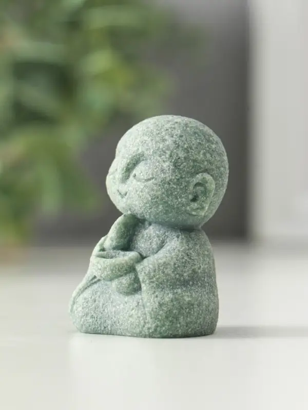 Сувенир песчаник "Маленький монах с чётками - священные писания" 3,3х4х7 см