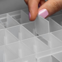 Органайзер для рукоделия, со съёмными ячейками, 24 отделения, 19,5 &times; 13,5 &times; 3,5 см, цвет прозрачный