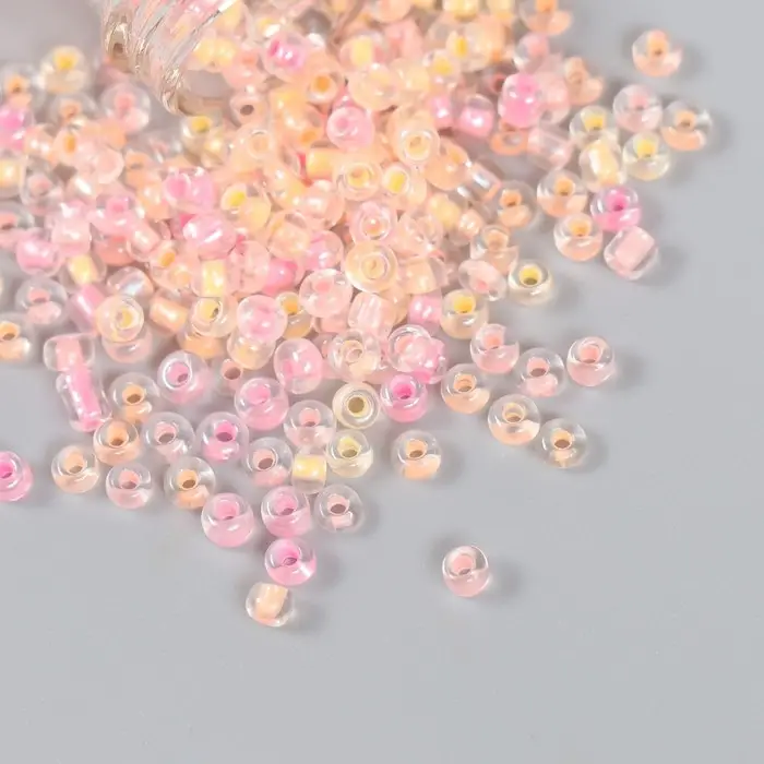 Бисер 8/0 в бутылочке "Полупрозрачный с цв.серединой. Лето" светится под УФ 20 гр 6х2х2 см