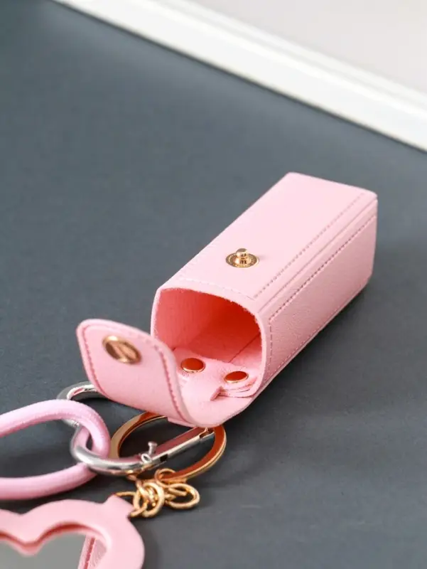 Брелок кожзам с карабином, с зеркалом "Для помады. Бант" розовый 23х3х3,5 см