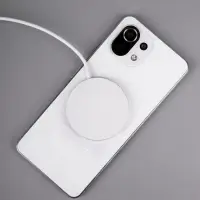 Беспроводное зарядное устройство с магнитами Magmate, серебристое