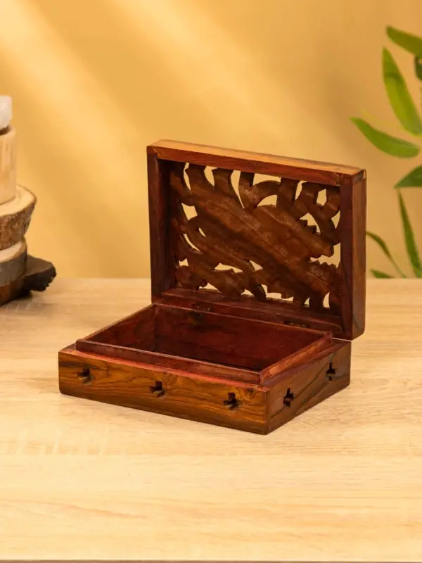Шкатулка резная "Хранитель" 18х13х6 см, дерево шишам