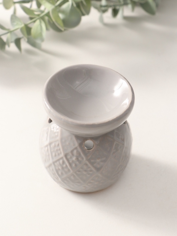 Аромалампа керамика "Цветочки в ромбах" серая 6,3х6,3х7,5 см