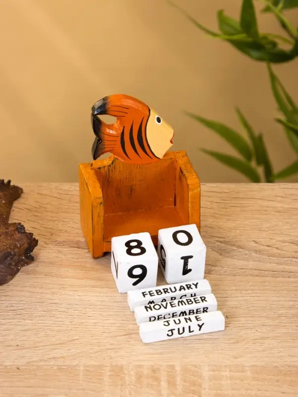 Календарь настольный "Рыбка" дерево 7х4х9 см, цв. оранжевый