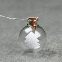 Гирлянда &laquo;Нить&raquo; 1.6 м с насадками &laquo;Шарики с ёлочкой&raquo;, IP20, серебристая нить, 15 LED, батарейки ААх2 (нет в комплекте), свечение белое