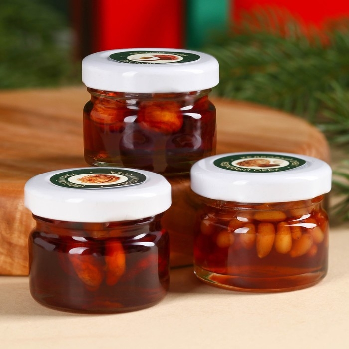 Подарочный набор: &laquo;Счастливый новый год&raquo; орехи в сосновом сиропе, 90 г (3 шт. х 30 г).