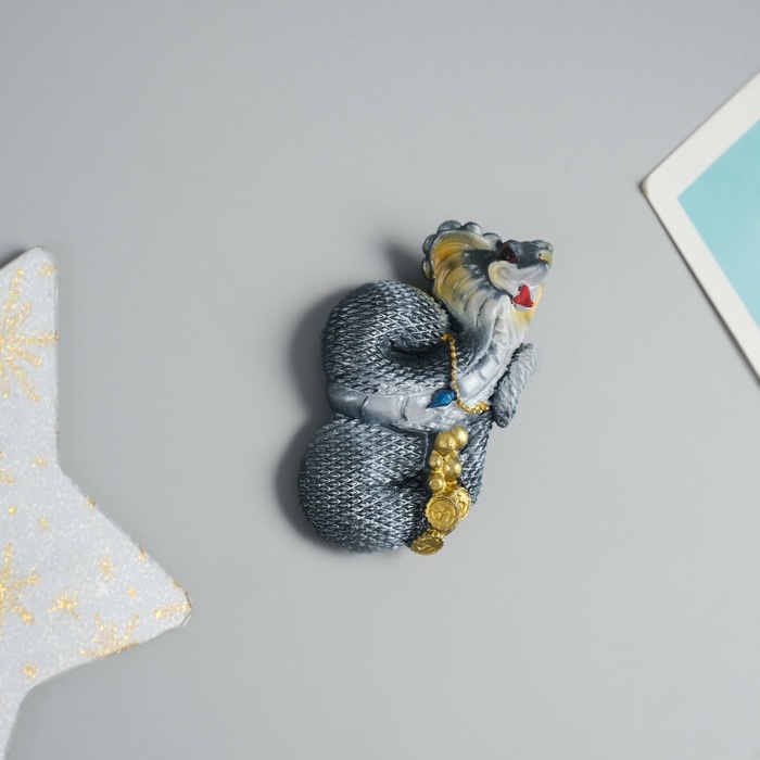 Магнит полистоун "Змей тёмный с монетками" МИКС 6,5х3,8х2 см