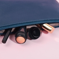 Матирующий ролик для лица, 7,5 &times; 2,5 см, цвет чёрный/бежевый