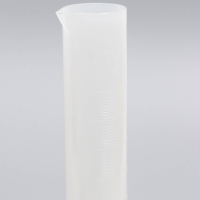 Цилиндр 500 мл с носиком (объемная шкала) Цилиндр 500 мл с носиком (объемная шкала)