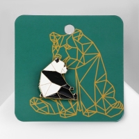 Значок &laquo;Графичные животные&raquo; панда, цвет чёрно-белый в золоте