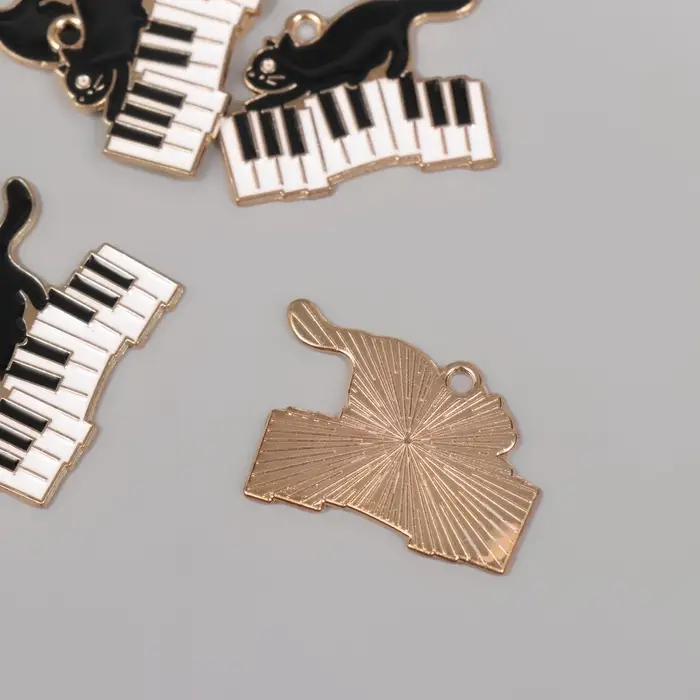 Декор для творчества металл, эмаль "Чёрный котик и пианино" 2,9х2 см