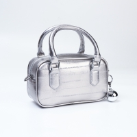 Сумка женская, 20*9*12, отд на молнии, длин ремень, серебро