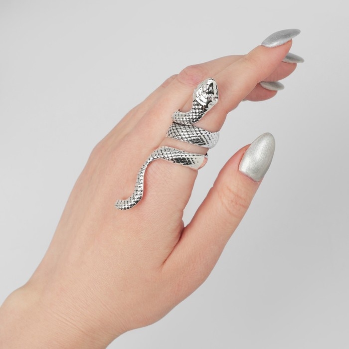 Кольцо &laquo;Змея&raquo; ребристая, цвет серебро, безразмерное