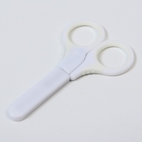 Ножницы детские, с защитным колпачком, цвет белый