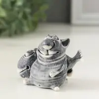 Сувенир "Кот с большой рыбиной" 4,8 см