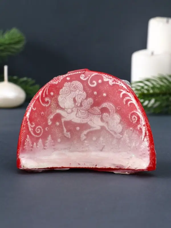 Свеча фигурная "Барельеф с лошадкой" 10,5х4,5х8 см, цв. красный