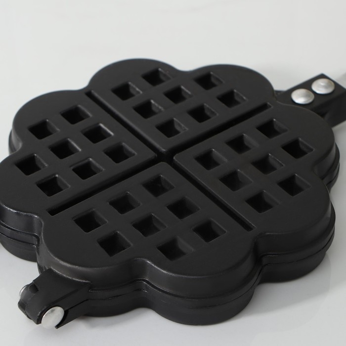 Сковорода двойная Доляна &laquo;Венские вафли&raquo;, d=14 см, пластиковая ручка, цвет чёрный