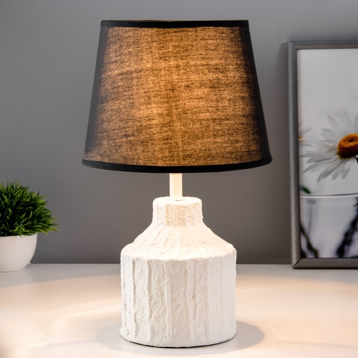 Настольная лампа Настольная лампа "Киана" Е14 40Вт бело -черный 20х20х33см RISALUX