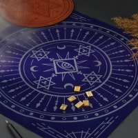 Скатерть для гадания бархатная на Хэллоуин &laquo;Тайный знак&raquo;, 50х50 см, 16+