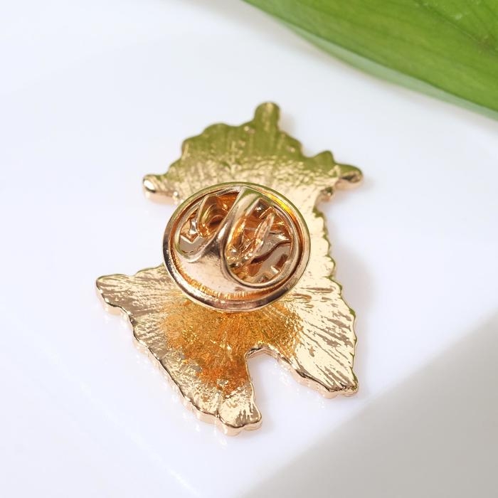 Значок &laquo;Лама&raquo; милашка, цвет белый в золоте