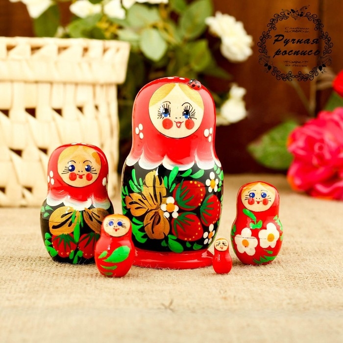Матрёшка &laquo;Божья коровка&raquo;, красный платок, 5 кукольная, 9-11 см