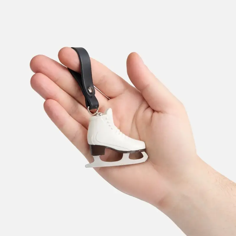 Брелок &laquo;Фигурный конек&raquo;, белый
